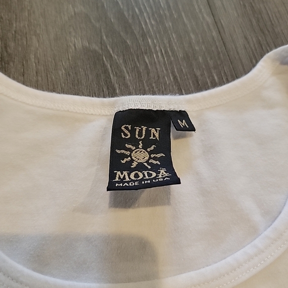 Sun Moda Medium Embroidered Short Sleeve Scoop Neck Shirt - Picture 3 of 4